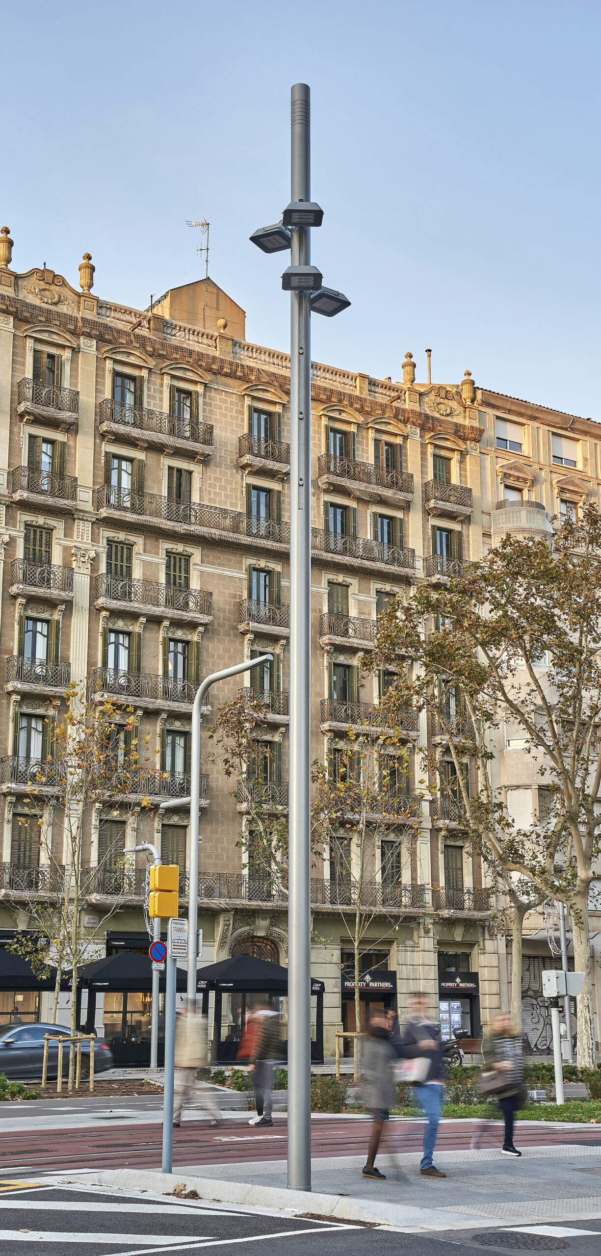 Diagonal Luminaria LAN