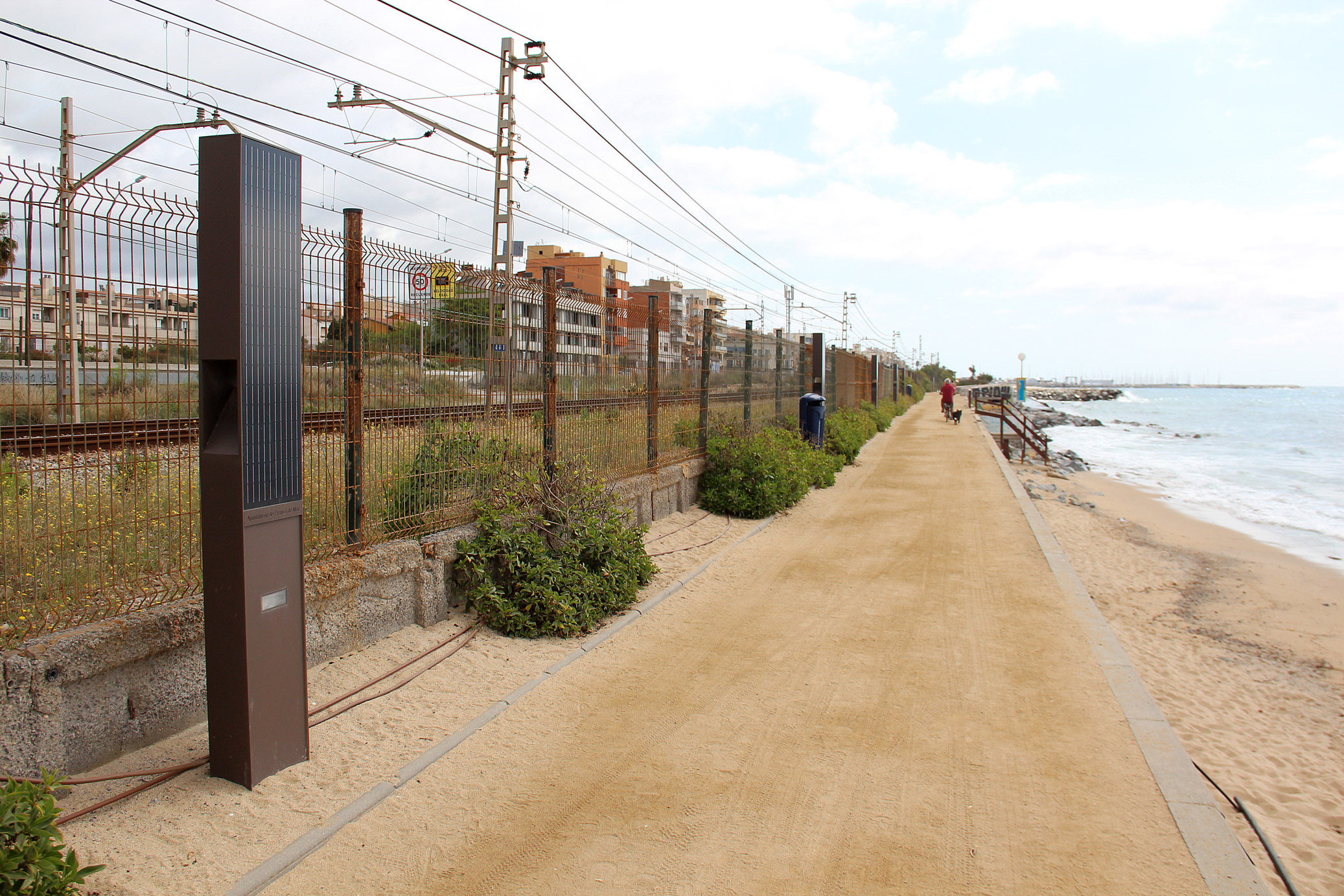 Paseo Marítimo Premia de Mar - Luminaria Volta M Solar