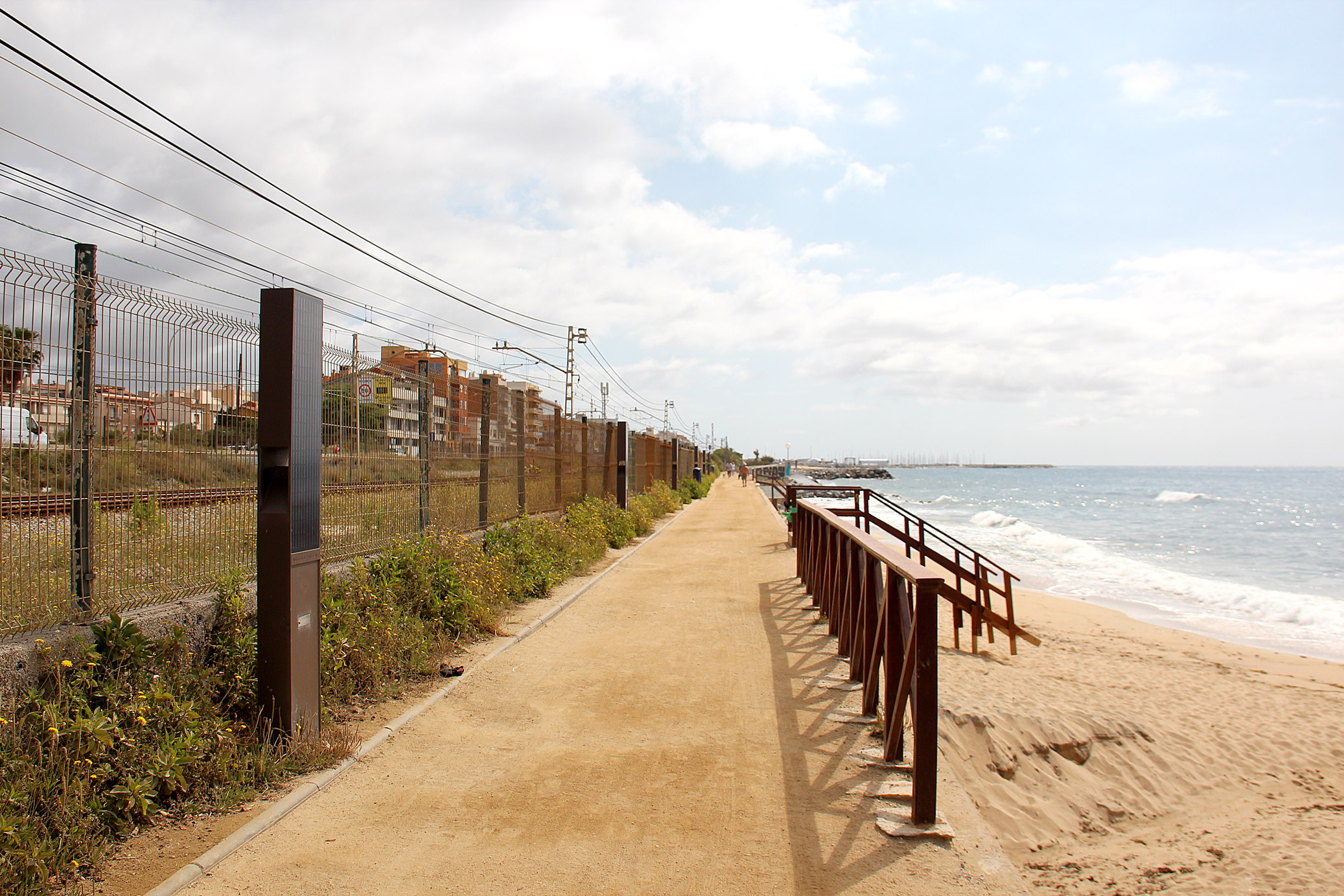 Paseo Marítimo Premia de Mar - Luminaria Volta M Solar