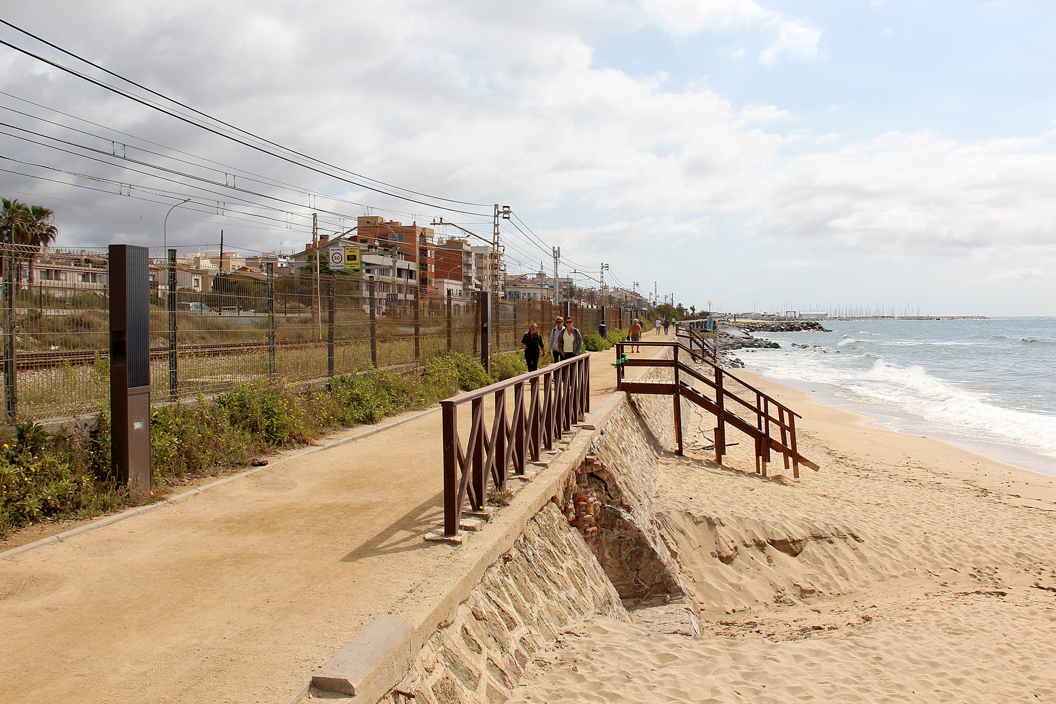 Paseo Marítimo Premia de Mar - Luminaria Volta M Solar