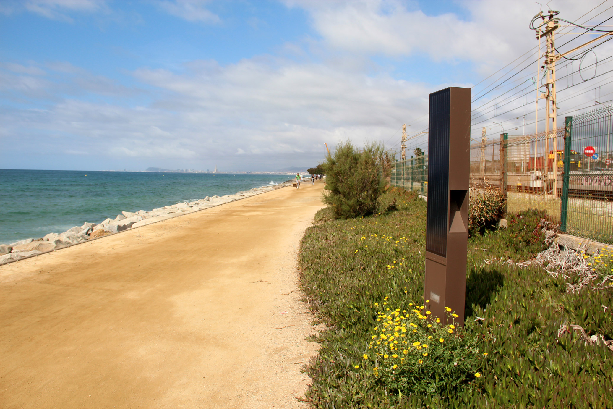 Paseo Marítimo Premia de Mar - Luminaria Volta M Solar