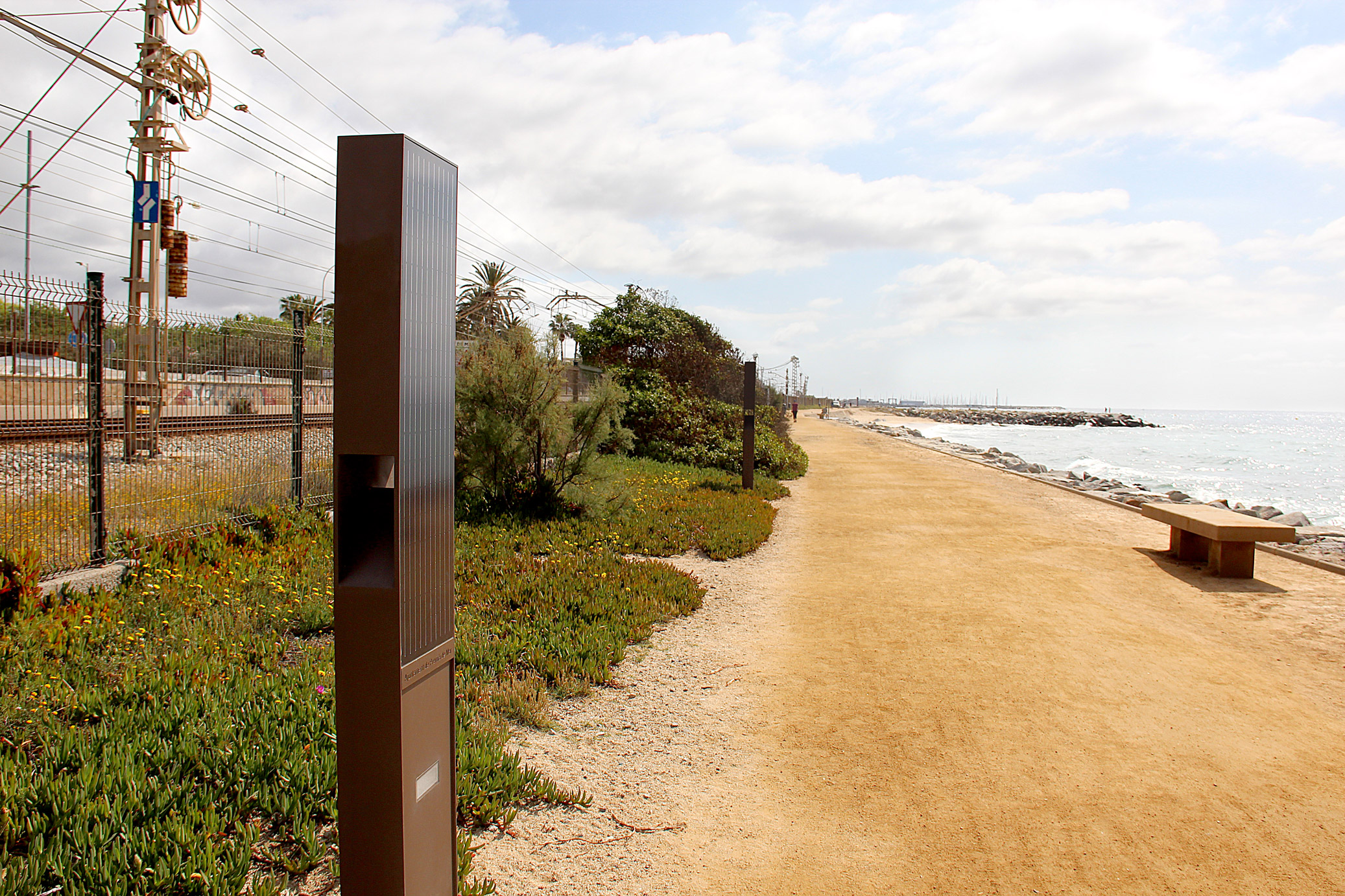 Paseo Marítimo Premia de Mar - Luminaria Volta M Solar